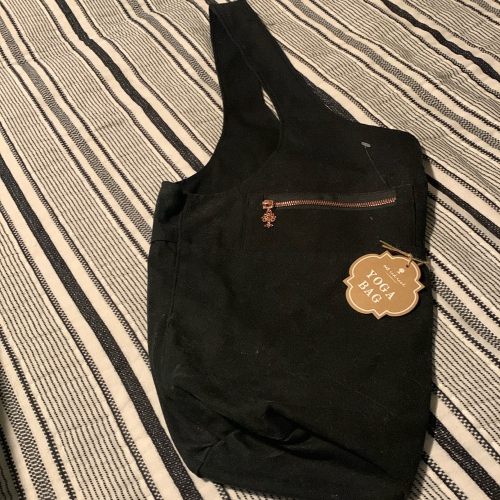 NWT a black yoga bag by Oak and Reed